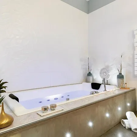 Appartement Host - De Luxe Aux Terreaux & Jacuzzi