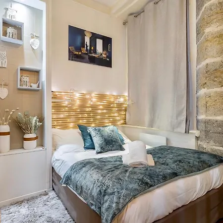 Host - De Luxe Aux Terreaux & Jacuzzi Appartement