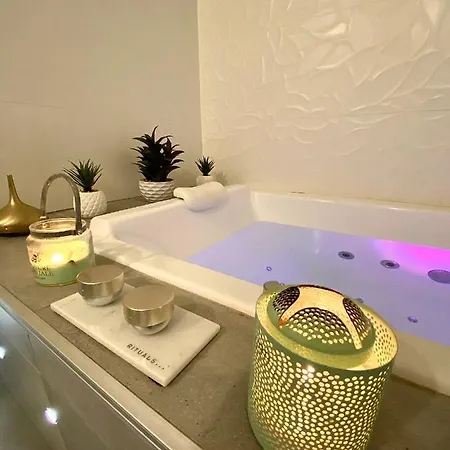 شقة Host - De Luxe Aux Terreaux & Jacuzzi ليون