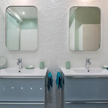 Host - De Luxe Aux Terreaux & Jacuzzi *